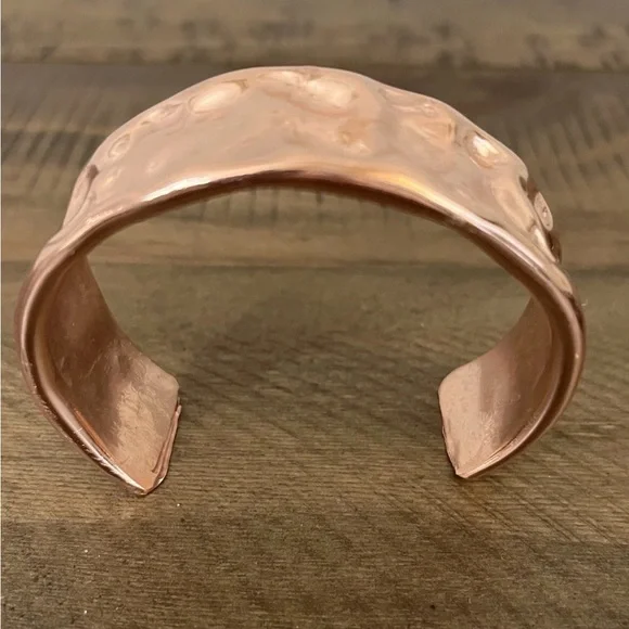 Handmade women’s copper hammered wide cuff bracelet shiny finish - Picture 7 of 9